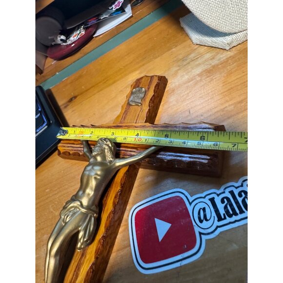 Crucifix With Brass Jesus Christ Figure & INRI Plaque Wooden Wall HANGING - Picture 10 of 10